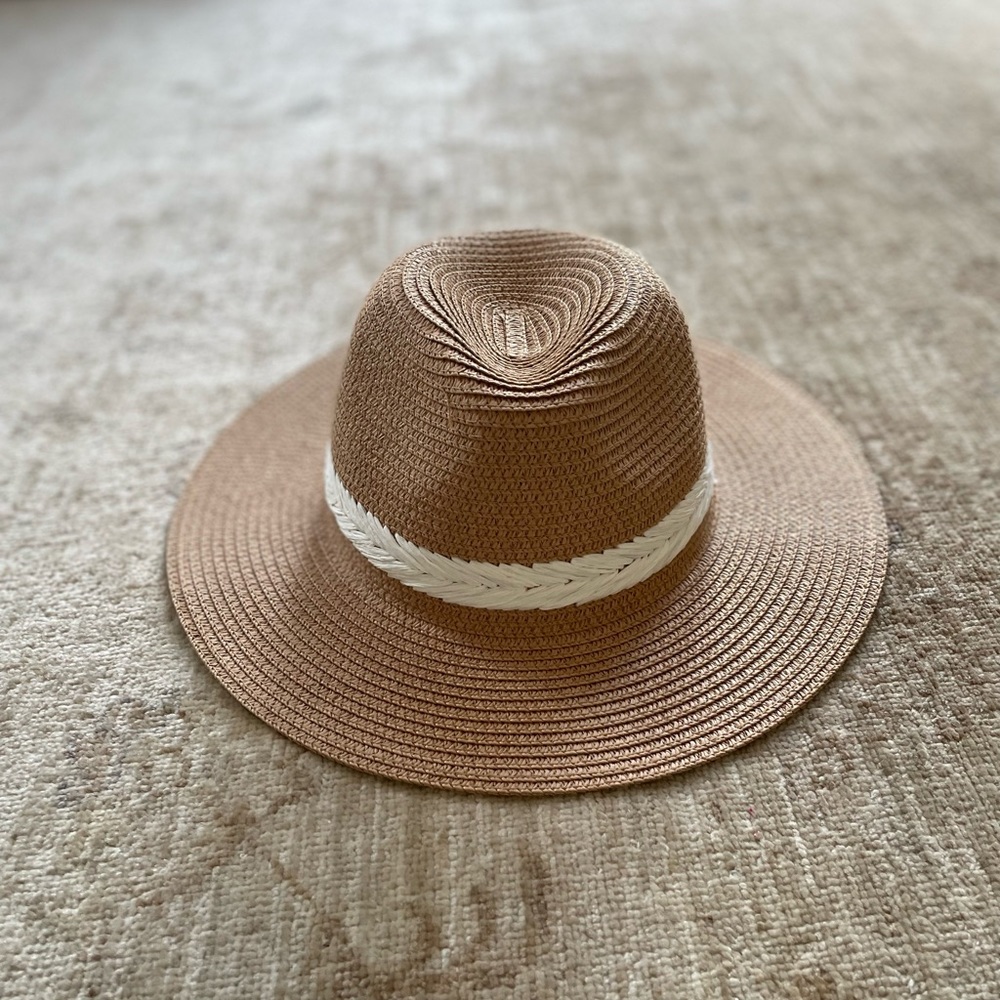 New Pretty straw hat with decorative band. - Picture 5 of 6